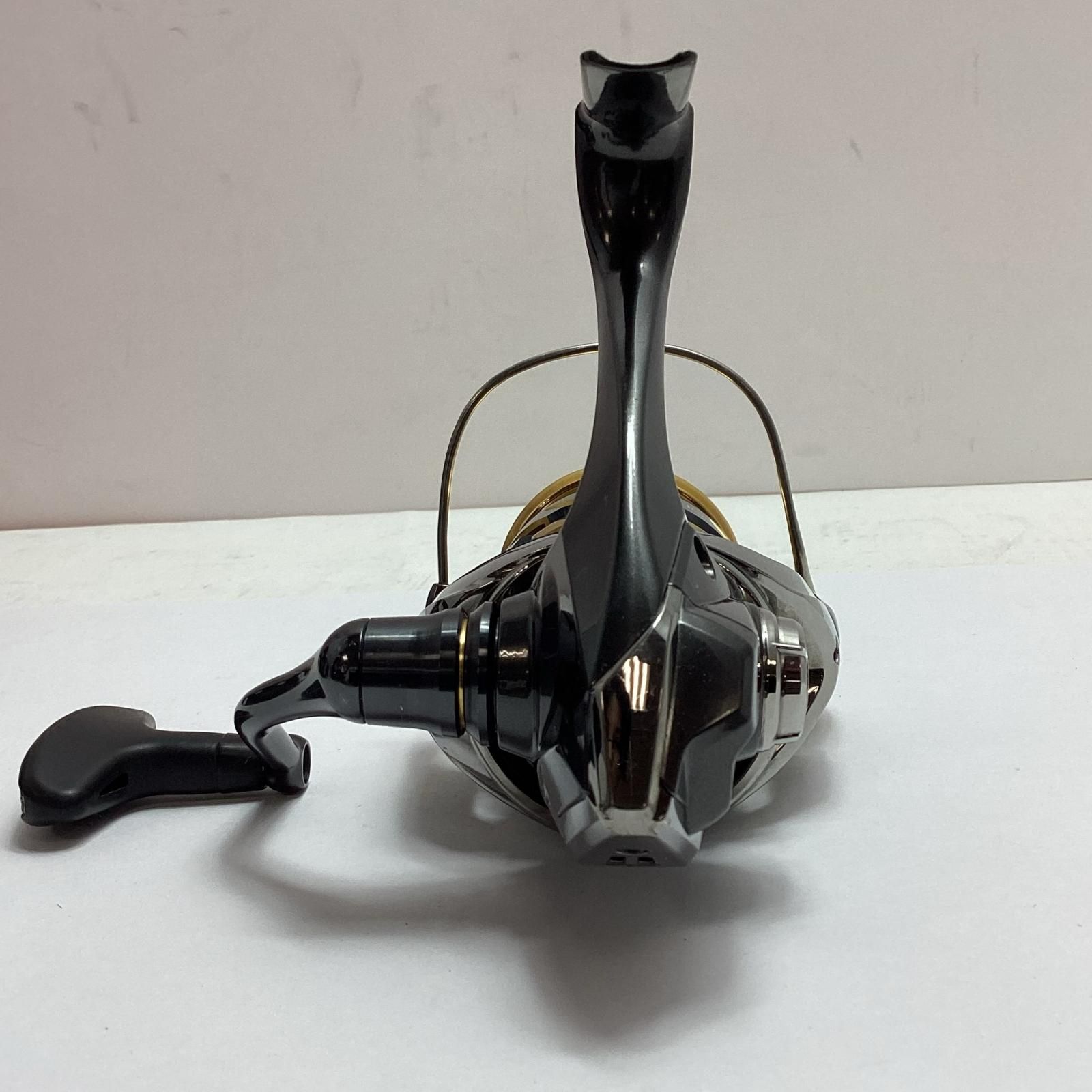 SHIMANO シマノ スピニングリール  20ツインパワー 3000MHG 箱付 04143 SHIMANO シマノ スピニングリール 20ツインパワー 3000MHG 箱付 04143