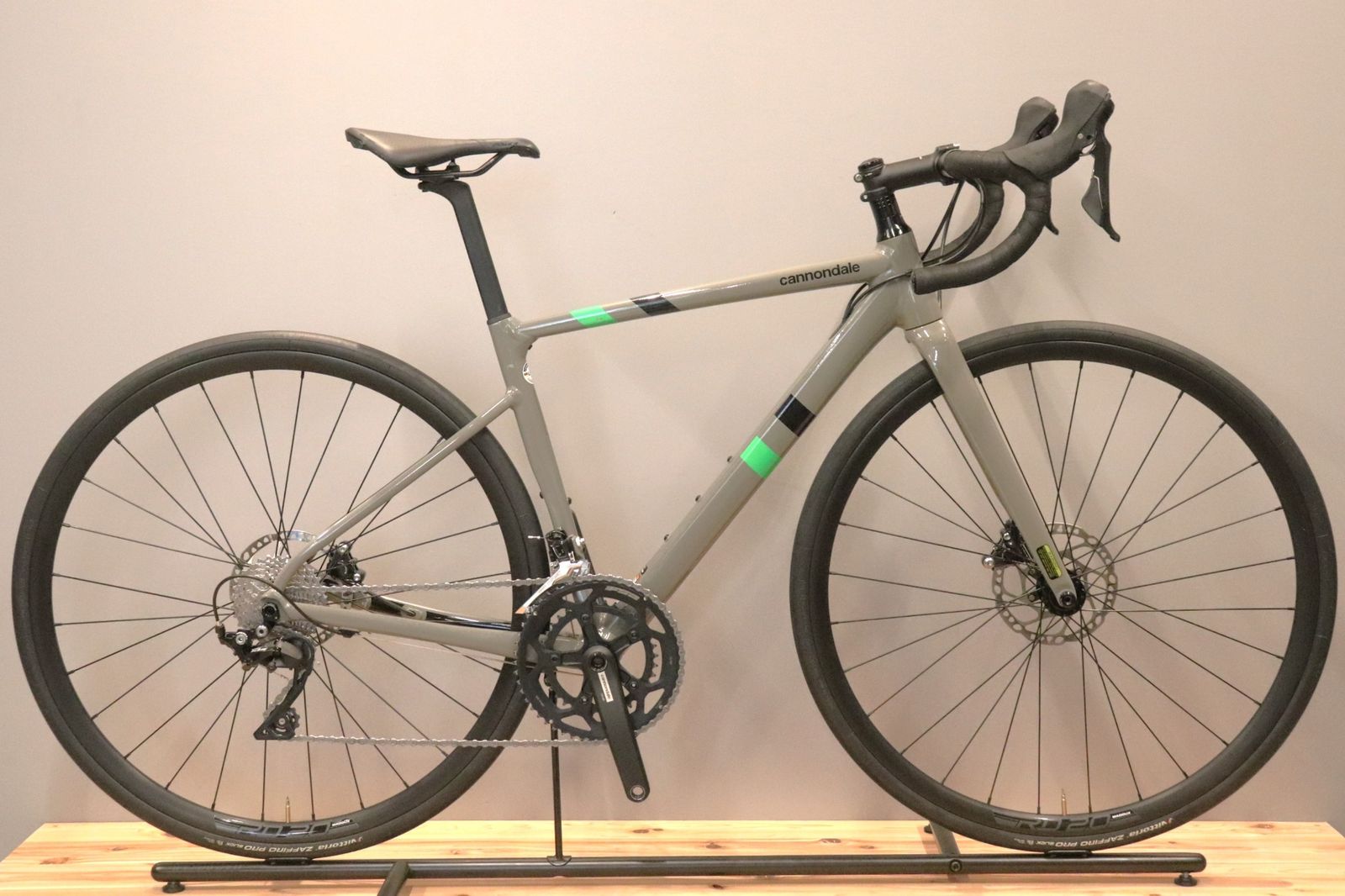 キャノンデール CAAD13 アルミロードバイク　2020年モデル キャノンデール CANNONDALE キャド CAAD13 DISC 2020モデル 48サイズ