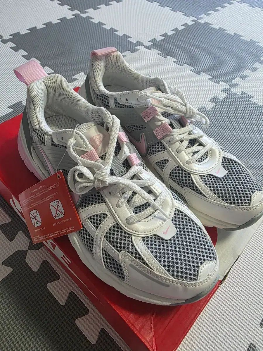 NIKE V2K 런 レディース スニーカー 240mm