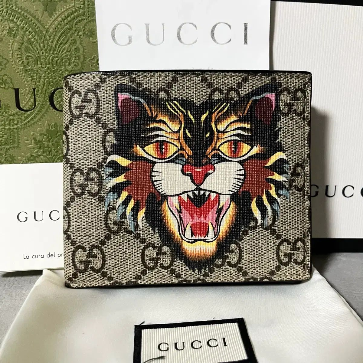 新品級限定モデル GUCCI アンガリーキャット 二つ折り財布