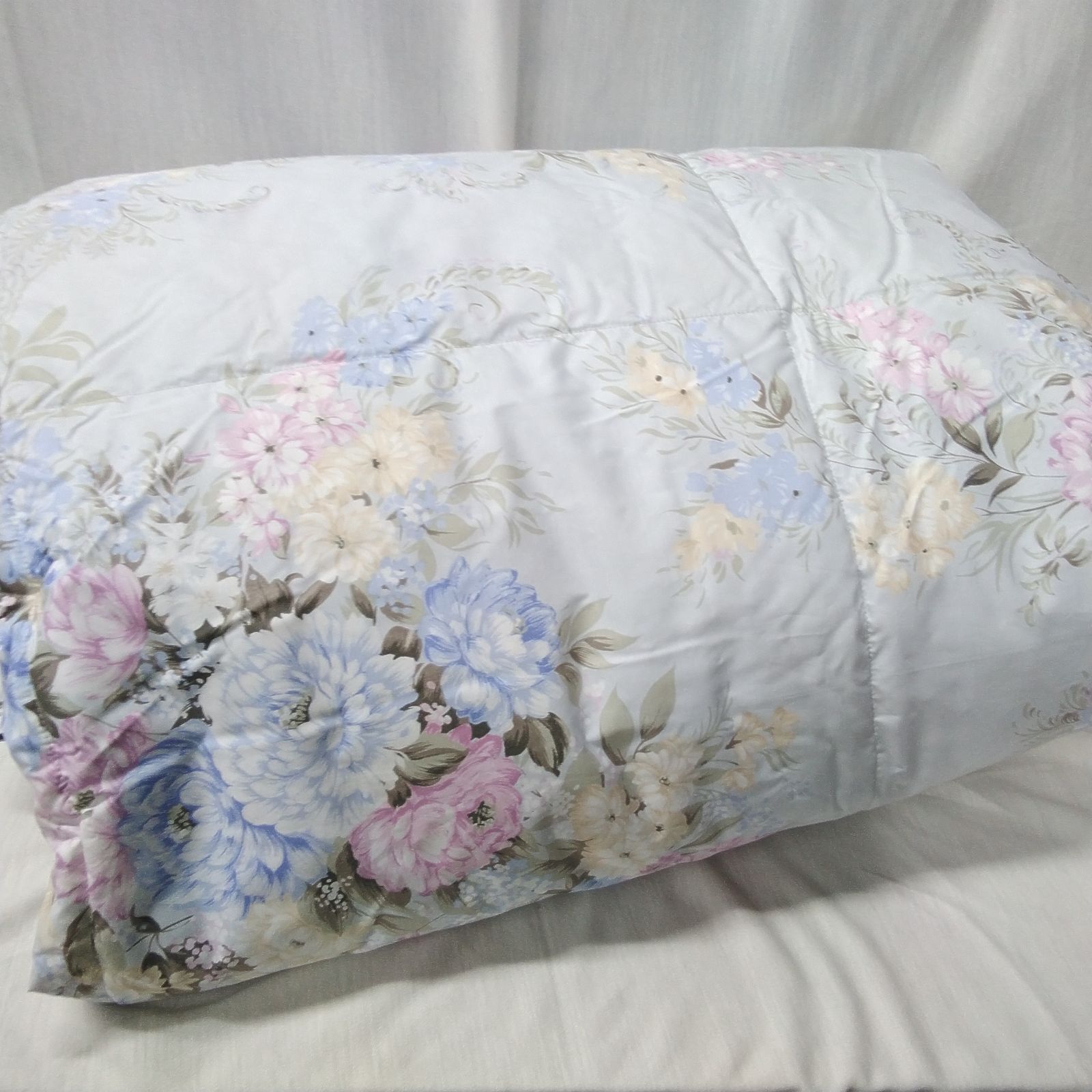 東洋紡績 掛ふとん 製品サイズ:150cm×200cm 中わた:水鳥羽毛100% 花柄
