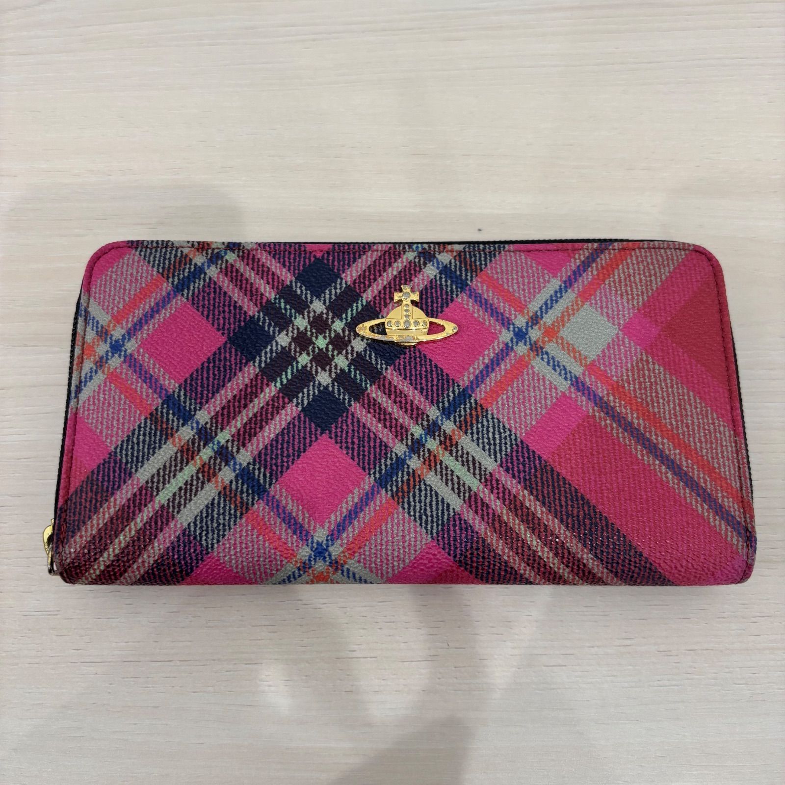 r) Vivienne Westwood ヴィヴィアンウエストウッド 長財布 ラウンド