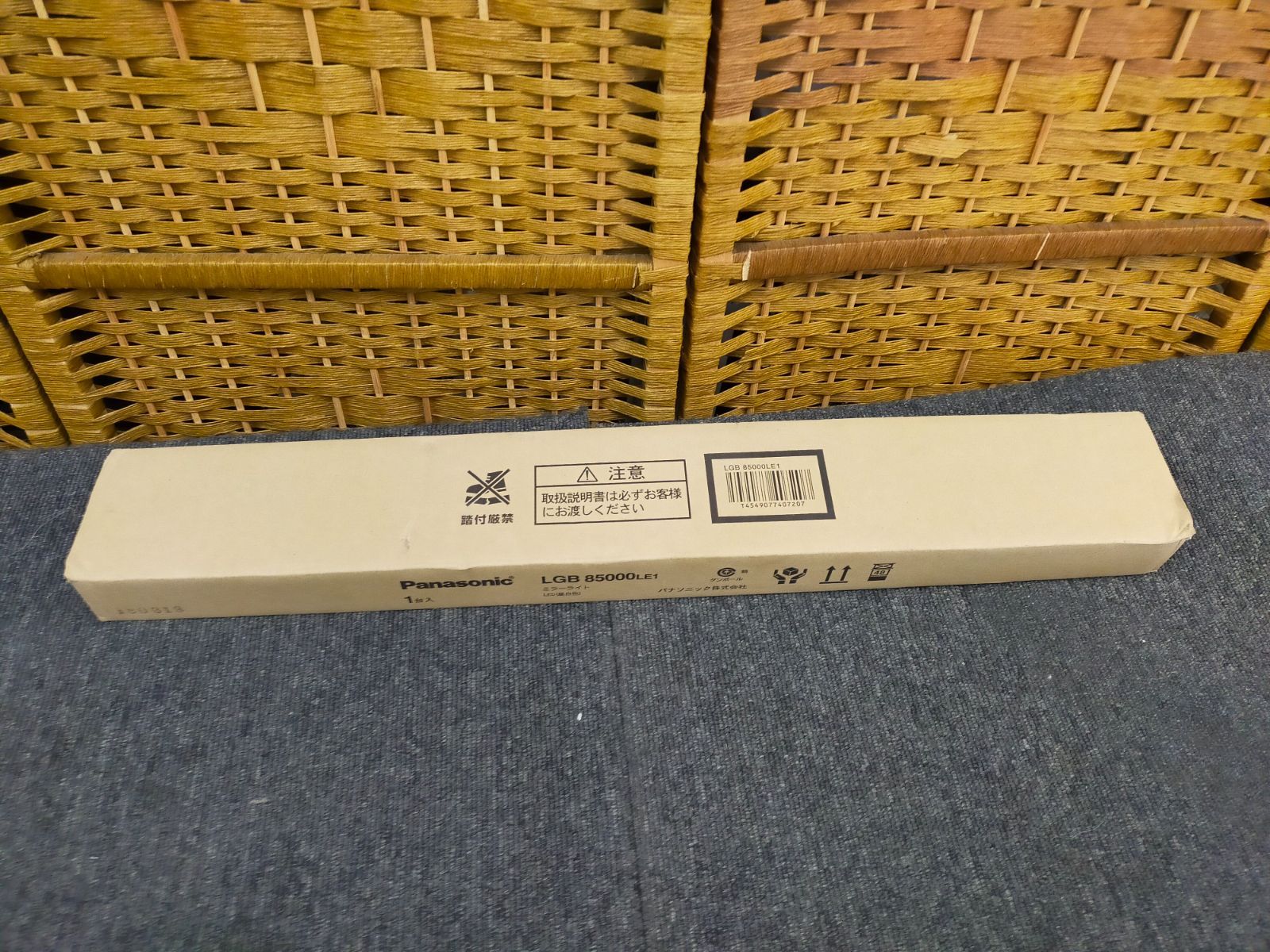 パナソニック(Panasonic) LED ブラケット 天井壁埋込型 直管20形 昼白色 LGB85000LE1