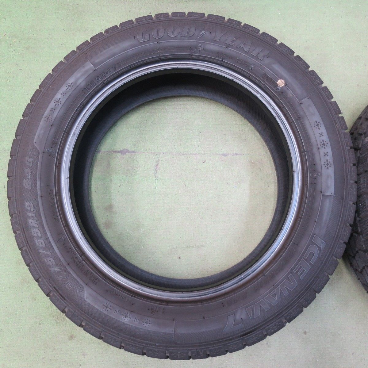 中古バリ溝グッドイヤースタッドレスセット175/65R15 アクア、ヴィッツ等 バリ溝！23年！9分☆スタッドレス 175/65R15 グッドイヤー アイスナビ7