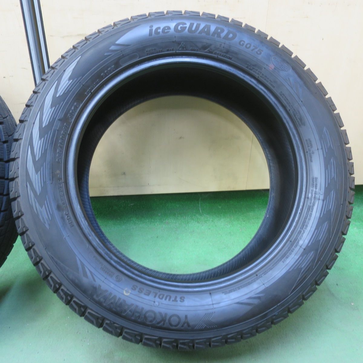 バリ溝！22年！9.5分☆スタッドレス 235/60R18 ヨコハマ アイスガード
