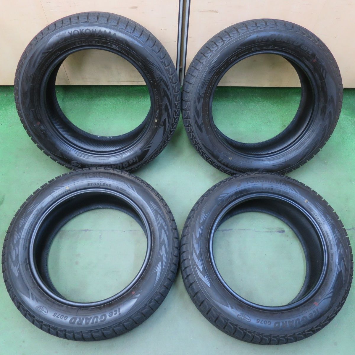 バリ溝！22年！9.5分☆スタッドレス 235/60R18 ヨコハマ アイスガード