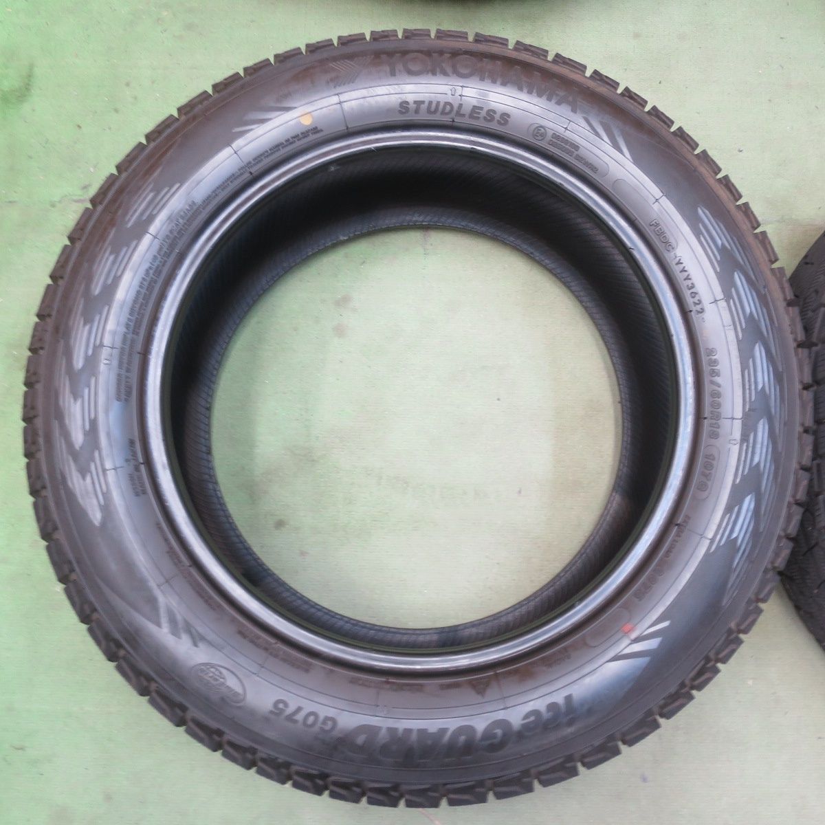 バリ溝！22年！9.5分☆スタッドレス 235/60R18 ヨコハマ アイスガード