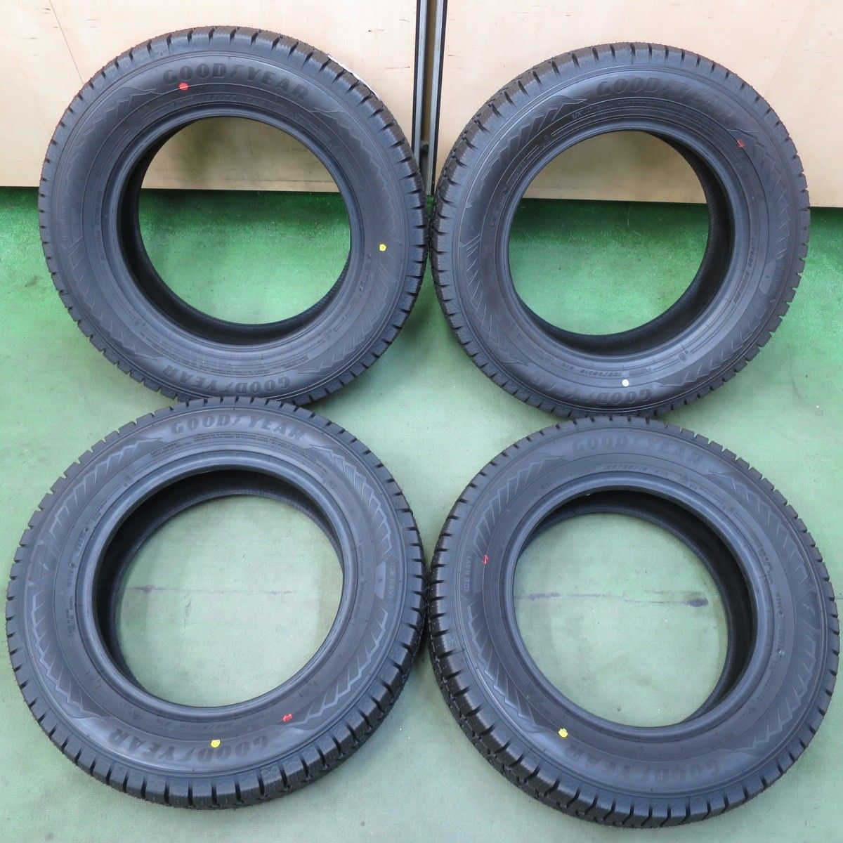 未使用！26年☆スタッドレス 195/65R15 グッドイヤー アイスナビ8