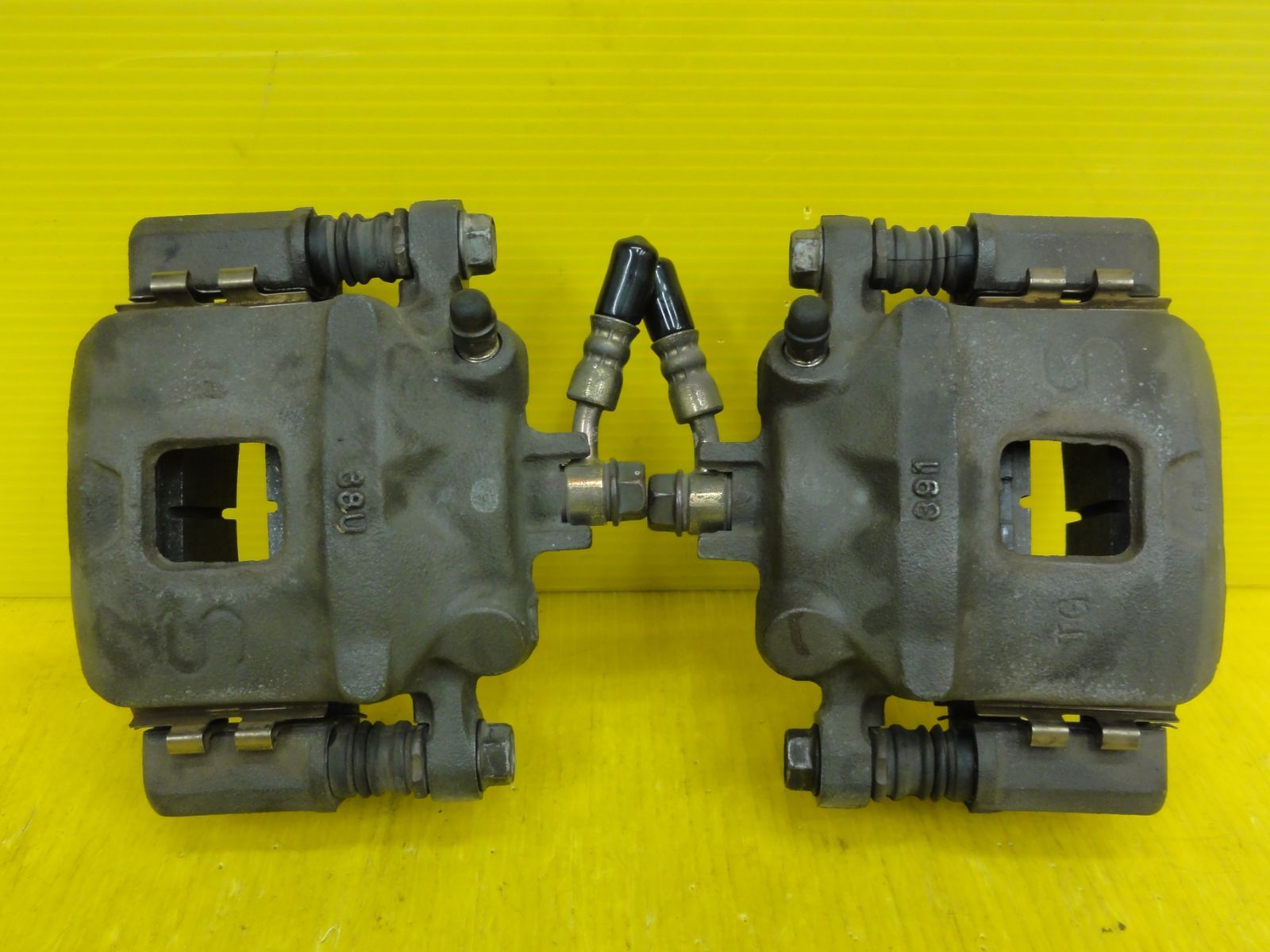 ☆平成15年車　マツダ　スクラム トラック　DG63T　フロントキャリパー　ブレーキキャリパー　左 右 (左右セット)　純正　動作OK☆F32571
