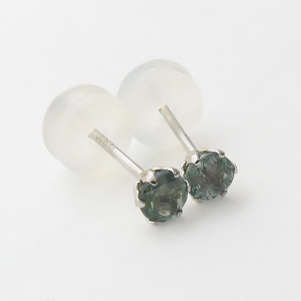 新品】Pt900 天然アレキサンドライト ピアス 計0.20ct ソーティング付