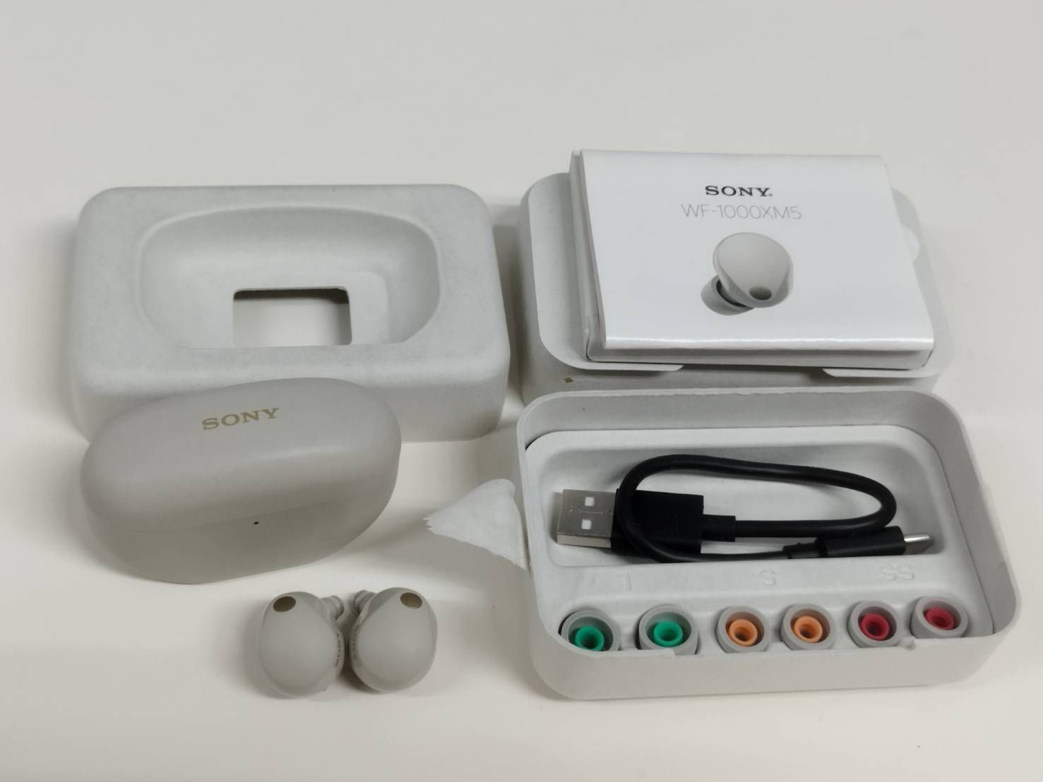 美品】SONY WF-1000XM5/YY2963/ワイヤレスイヤホン/プラチナシルバー