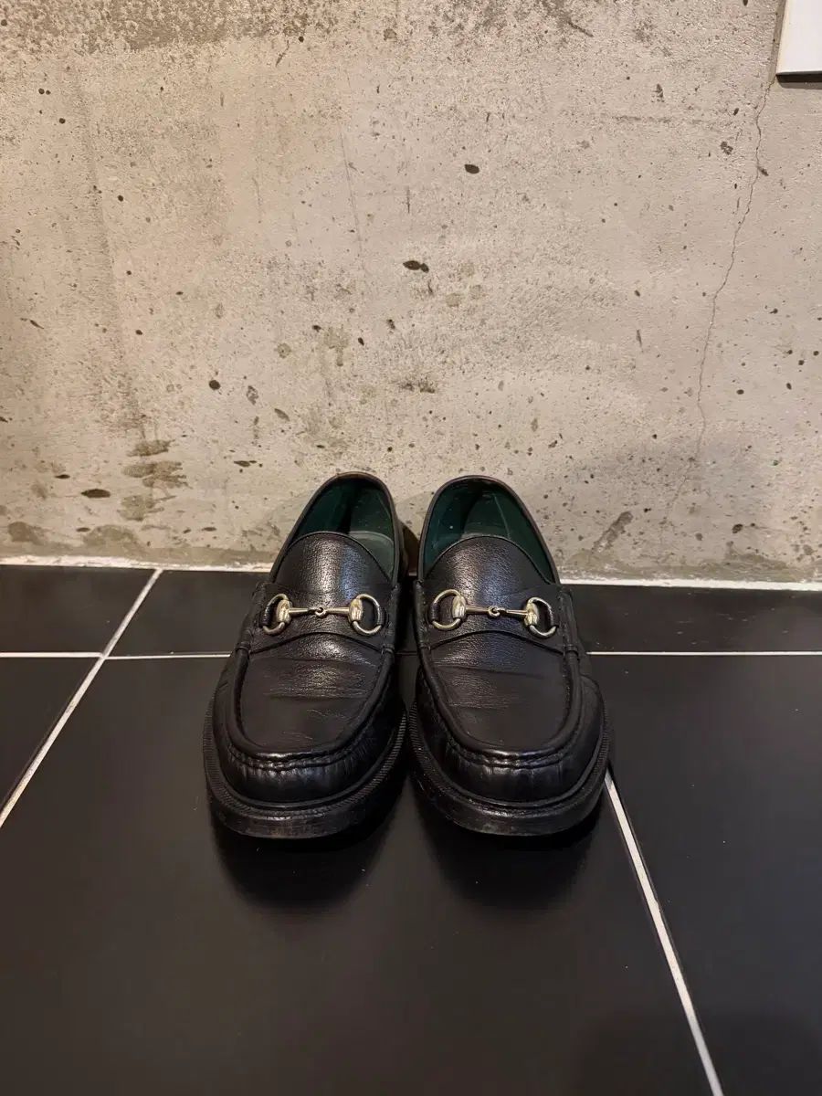 260-265 グッチ ホースビット ローファー ブラック