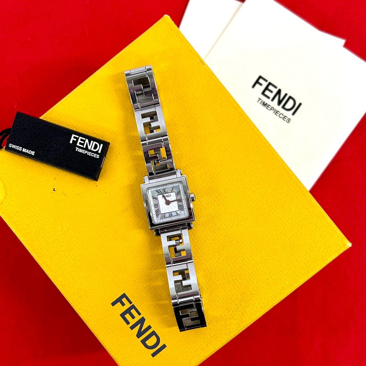 稼働品 極 美品 箱 ケース付 FENDI フェンディ クアドロ FF ロゴ
