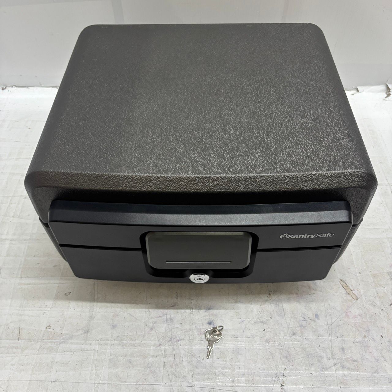 送料無料h15536 SentrySafe セントリー ポータブル耐火防水保管庫 