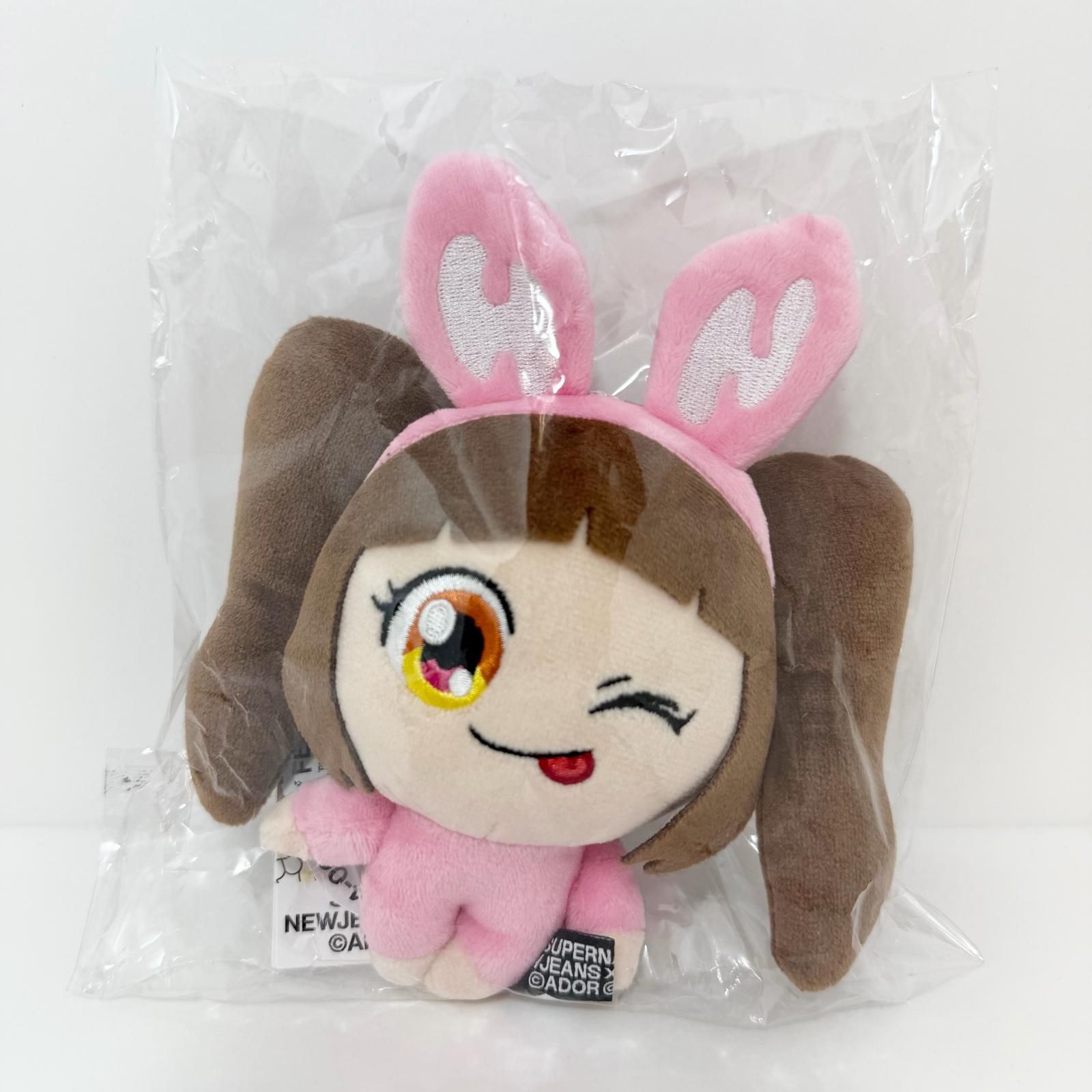尾張小牧店】 NewJeans×MURAKAMI ハニ ぬいぐるみキーリング 【353