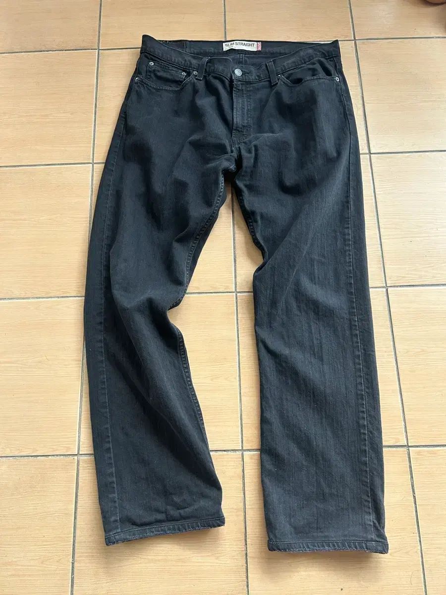 00s リーバイス514 ブラック 36 11,278円