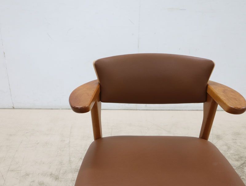 展示品 いのうえアソシエーツ Awaza LD アワザ LD 腰の椅子 ダイニング