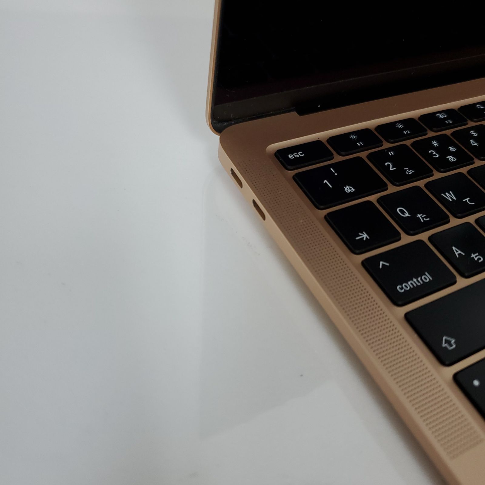 中古美品！Apple MacBook Air (M1,2020) A2337・Apple M1・メモリ8GB 