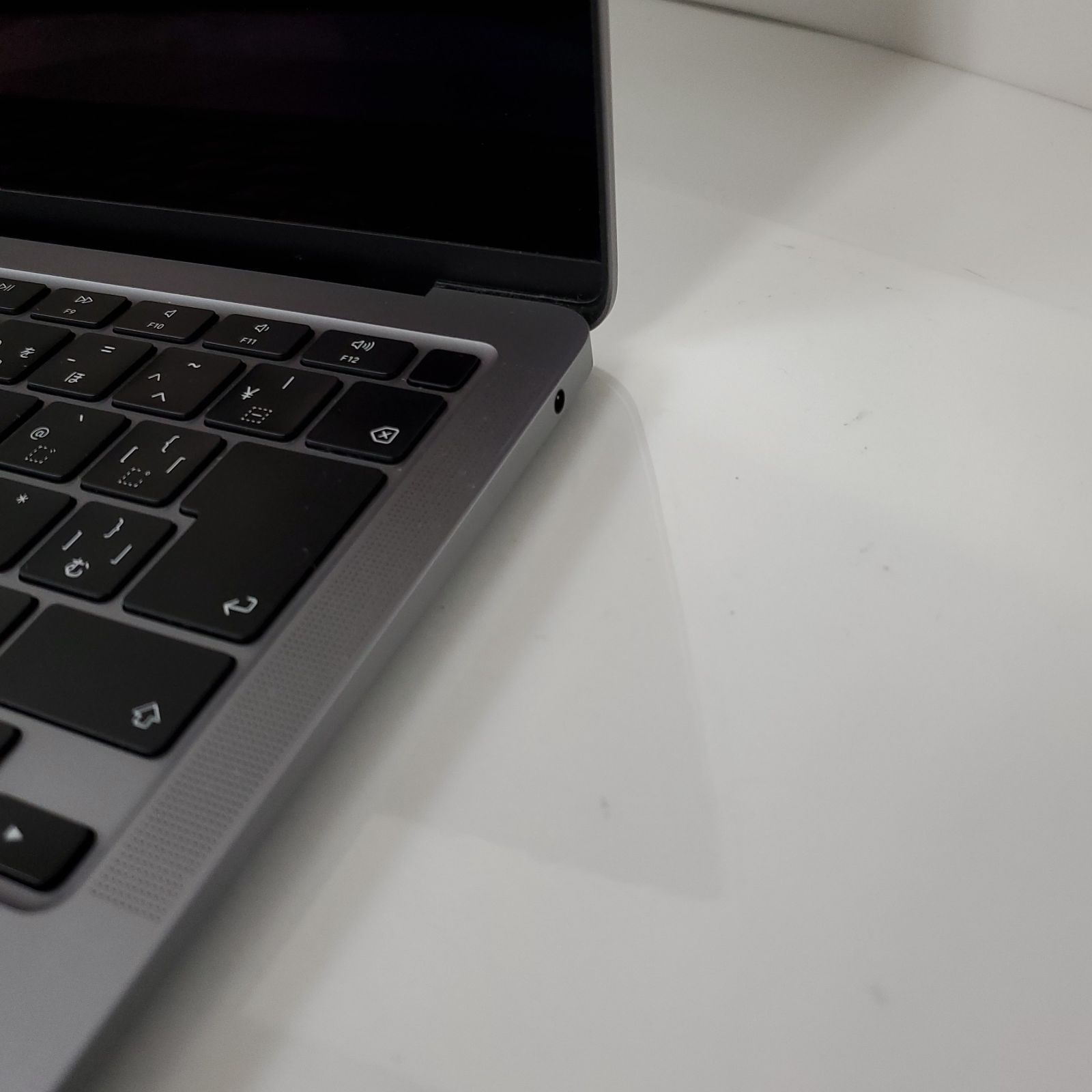 中古美品！Apple MacBook Air (M1,2020) A2337・Apple M1・メモリ8GB 