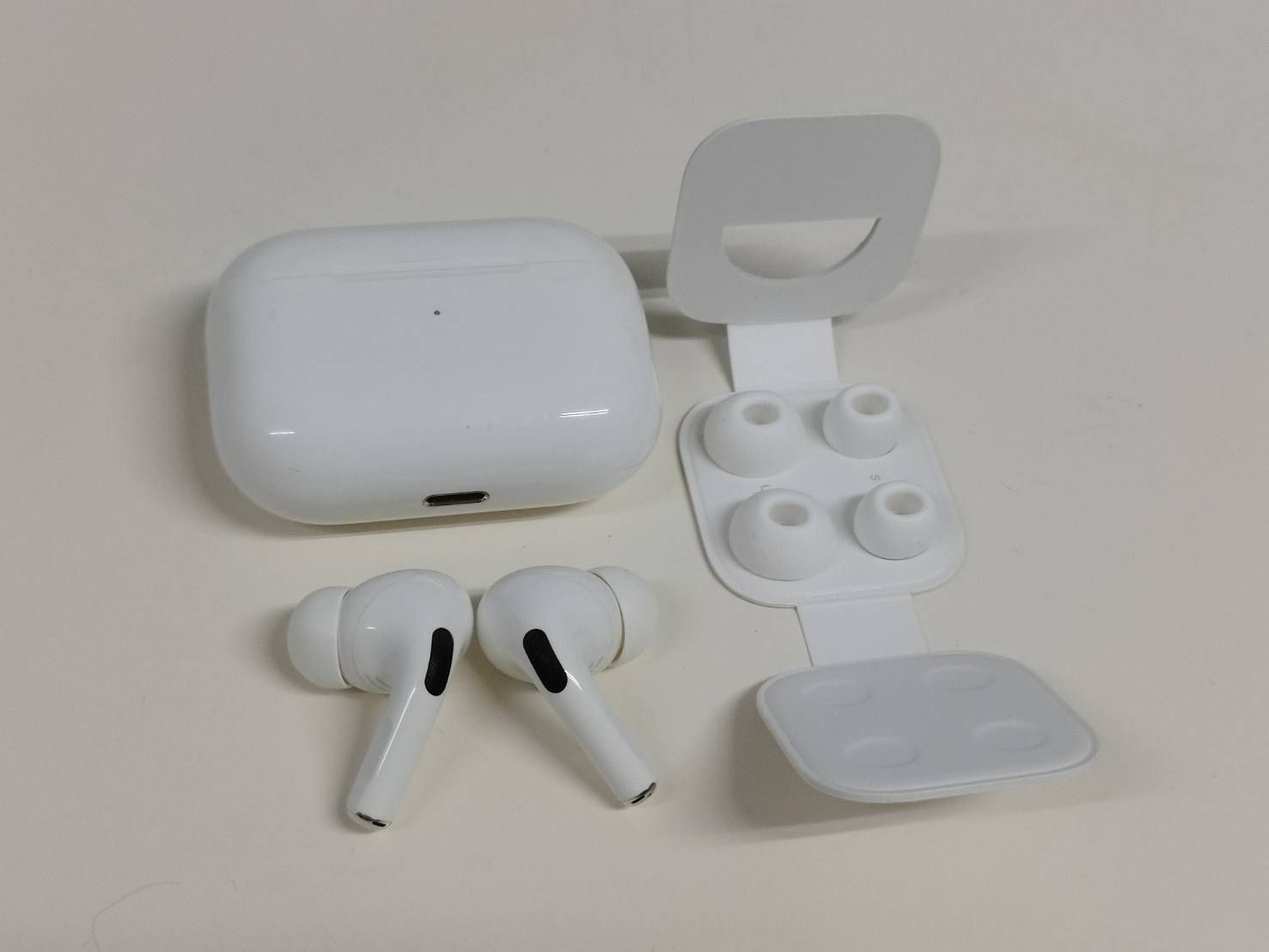 正規品】Apple AirPods Pro 第1世代/A2190,A2083,A2084/ワイヤレス