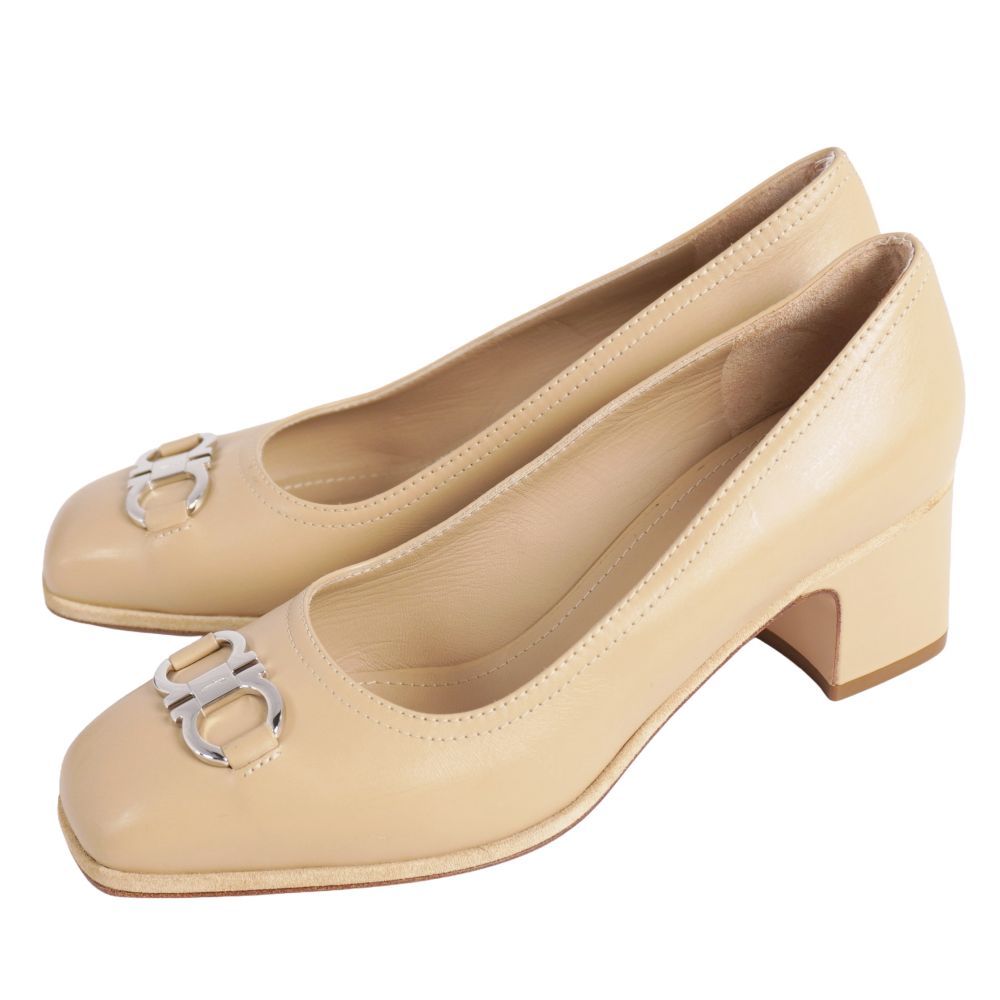美品 サルヴァトーレ フェラガモ Salvatore Ferragamo パンプ - メルカリ