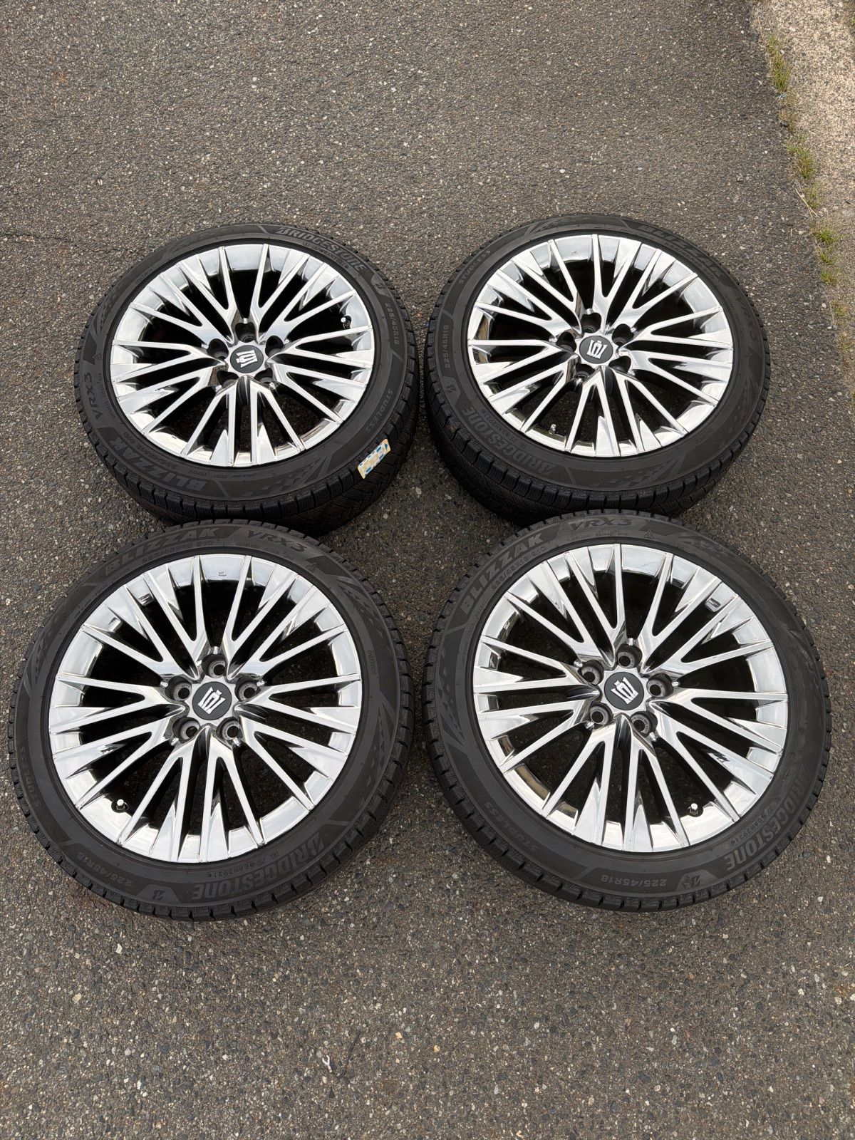 トヨタ　220系クラウン　Gエグゼクティブ　純正　18インチ　スパッタリング ホイール　BRIDGESTONE BLIZZAK VRX 3 225/45R18 2021年製　4本セット