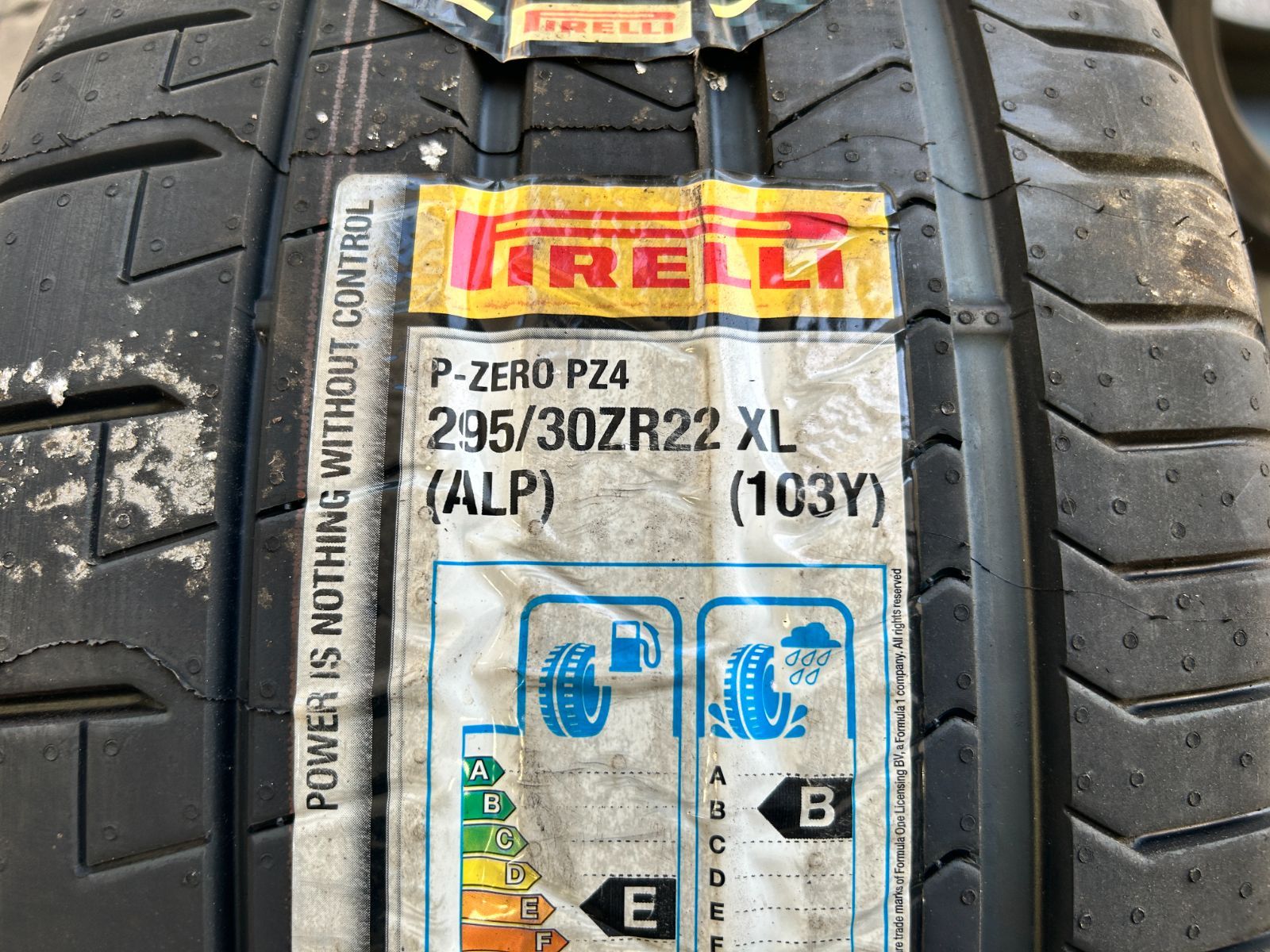 ピレリ Pゼロ 295/30ZR22 新品未使用タイヤ 2本セット - メルカリ