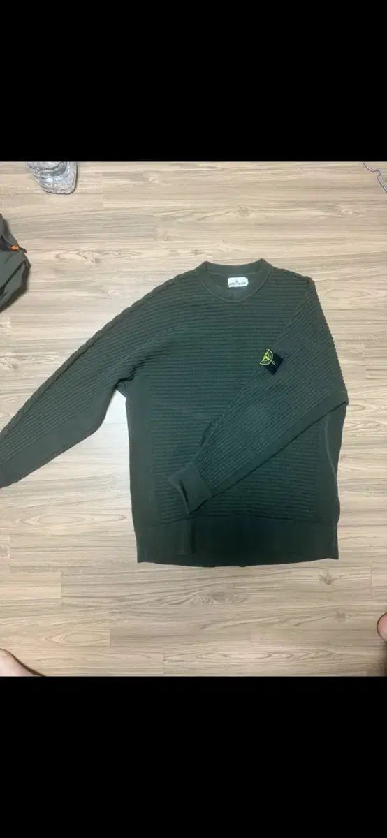 ストーンアイランド ニット オリーブ Lサイズ 出品