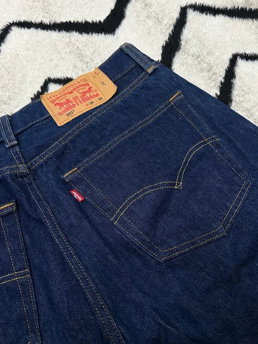36 リーバイス501 デニムパンツ/明るいインディゴデニム 7,585円