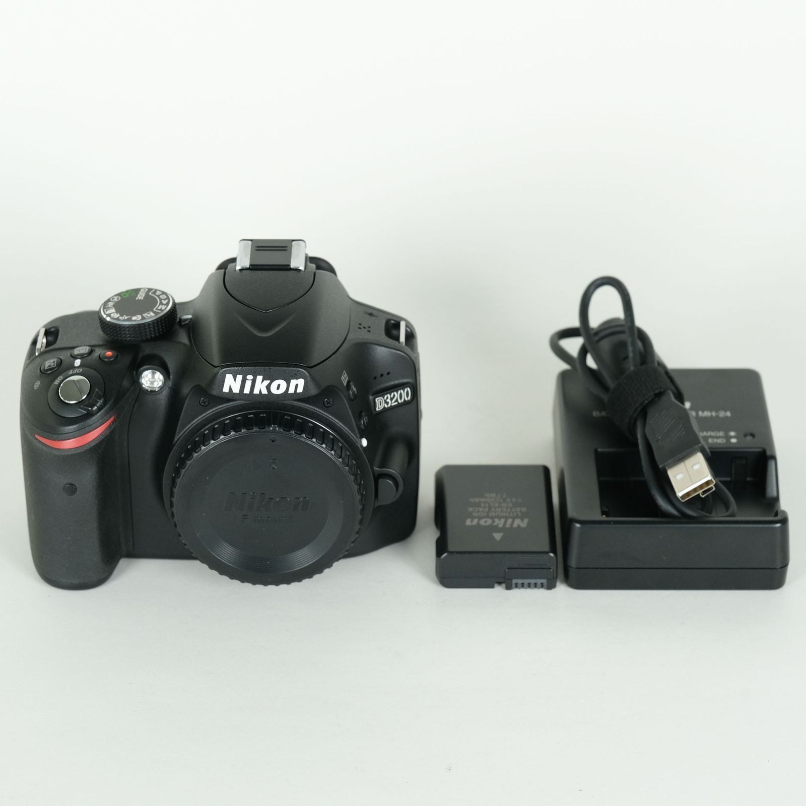 美品 | シャッター数6,228回] Nikon D3200ボディ ブラック | ニコンF
