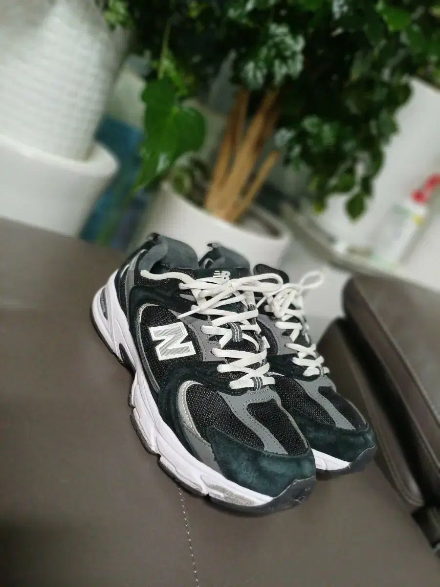 ニューバランス 530 黒白 靴 270