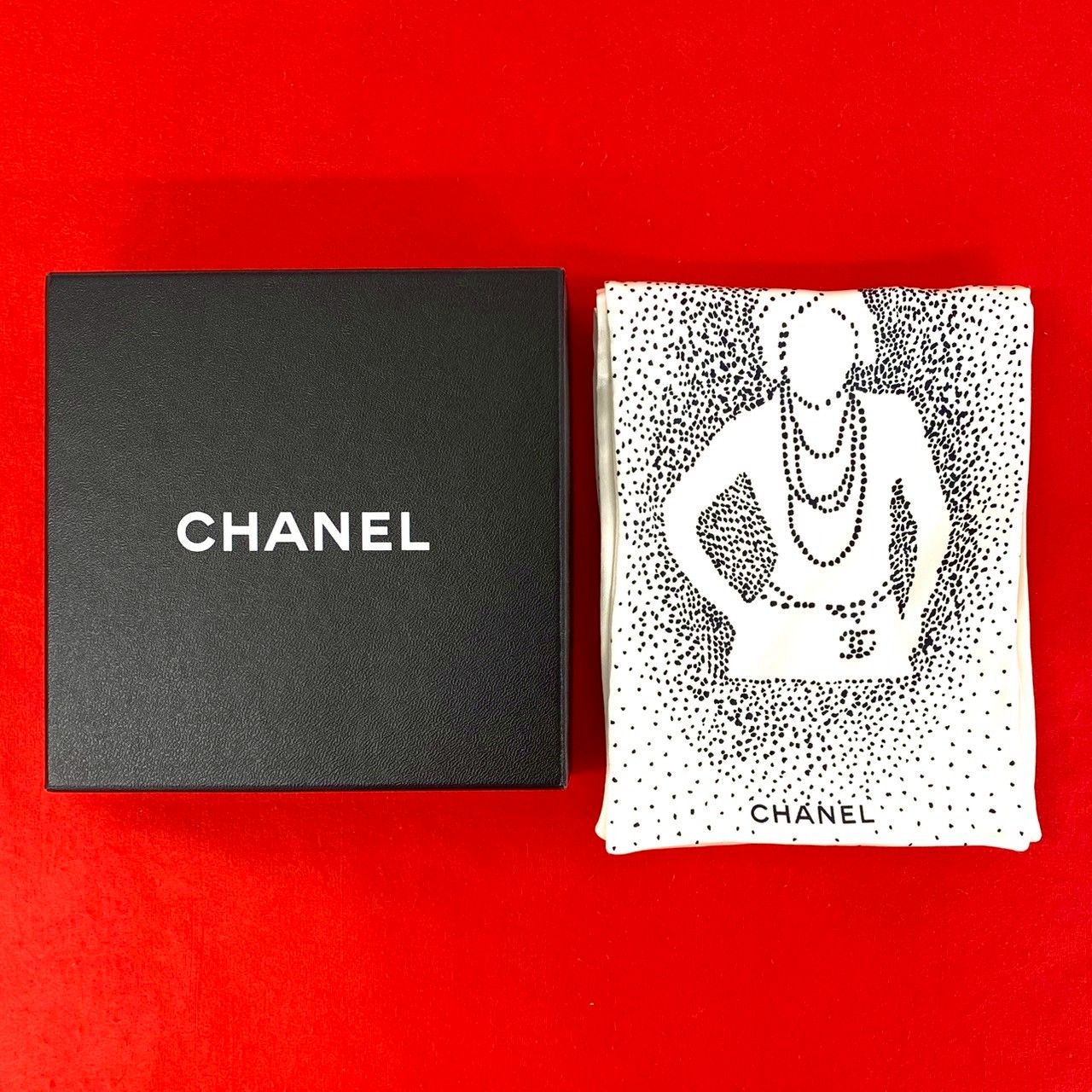 極 美品 希少品 箱付き CHANEL シャネル ロゴ シルク スカーフ 柄