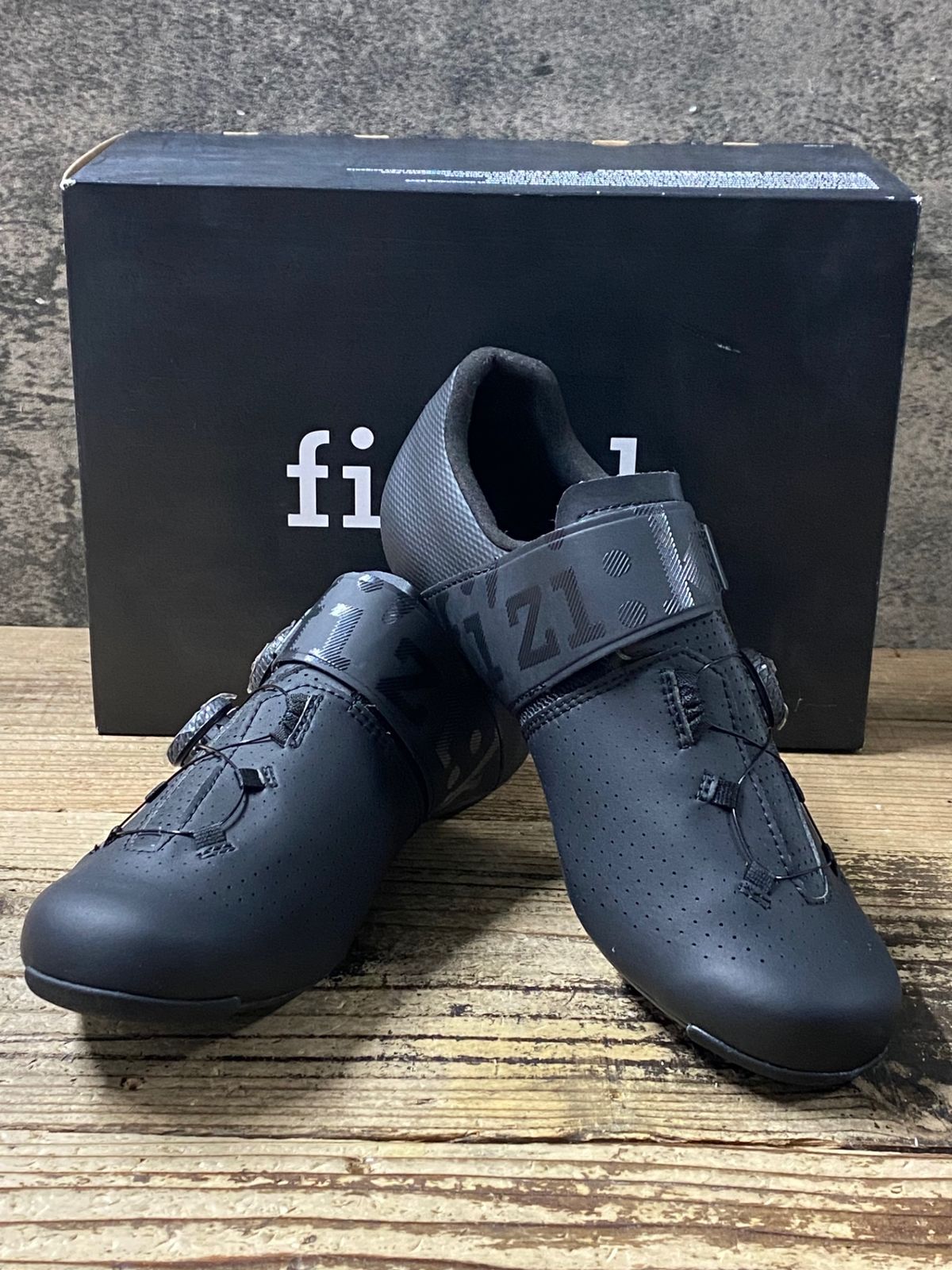 KI041 フィジーク fizik VENTO INFINITO CARBON ビンディングシューズ 3穴 黒 EU41