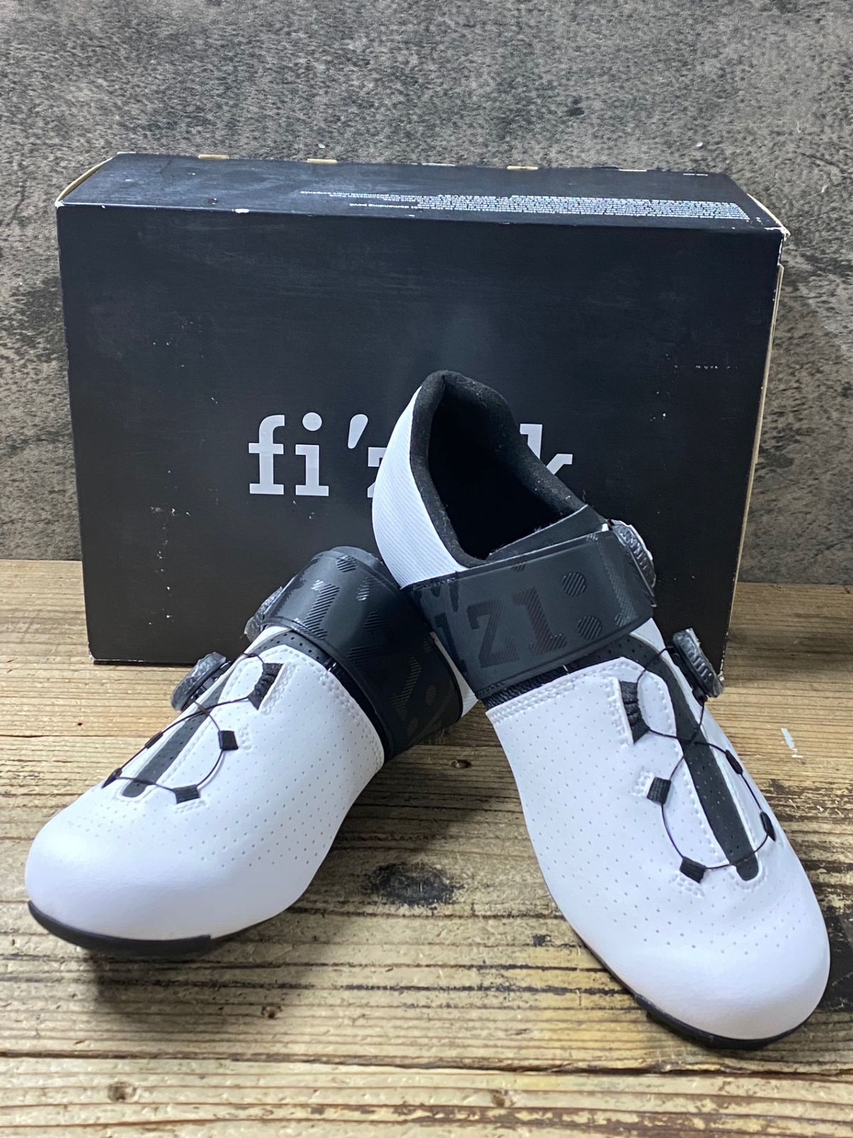 KI040 フィジーク fizik VENTO INFINITO CARBON ビンディングシューズ 3穴 白 EU41 1/2