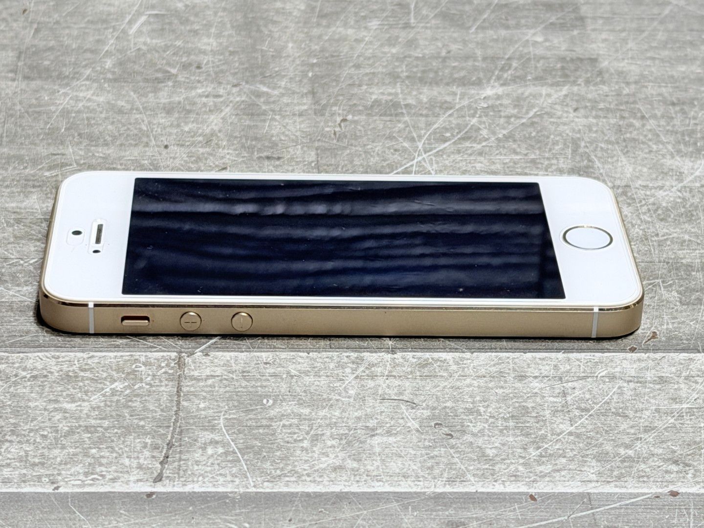 iPhone 5s 16GB ゴールド 初期化済 アクティベーションロック解除 