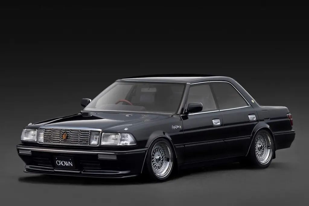 【新品】ミニカー 1/18 TOYOTA CROWN Royal Saloon G (130)(ブラック) [IG3736]