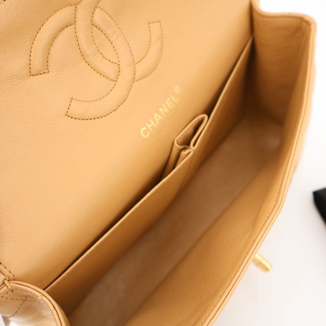 シャネル CHANEL マトラッセ25 チェーンショルダーバッグ ダブルフラップ ベージュ ラムスキン