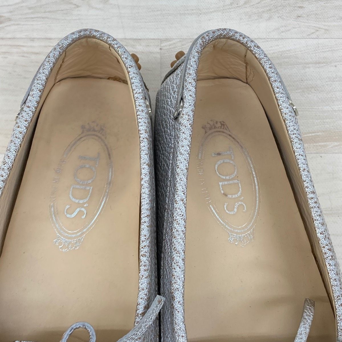 TOD'S トッズ ドライビングシューズ モカシン シルバー レディース