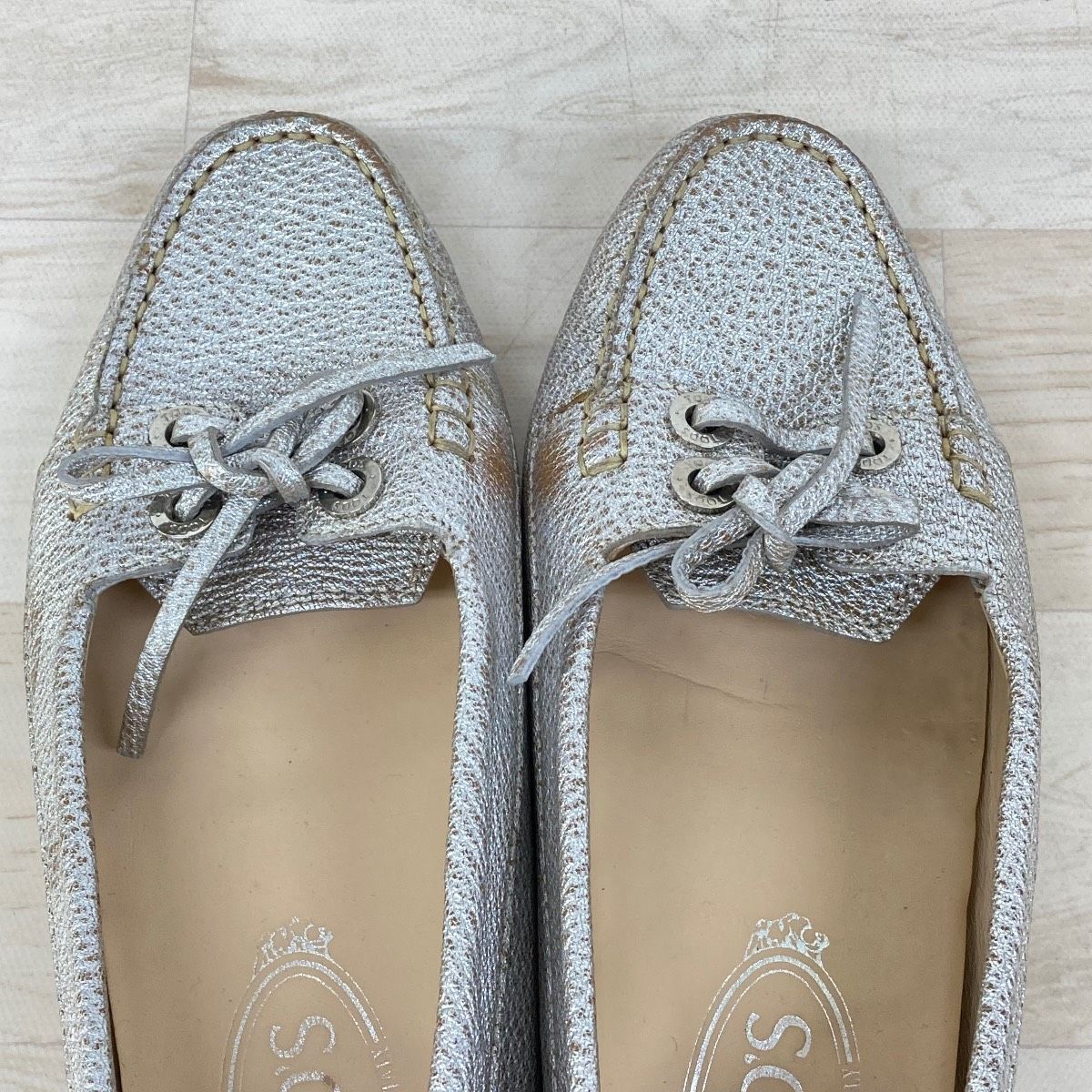 TOD'S トッズ ドライビングシューズ モカシン シルバー レディース