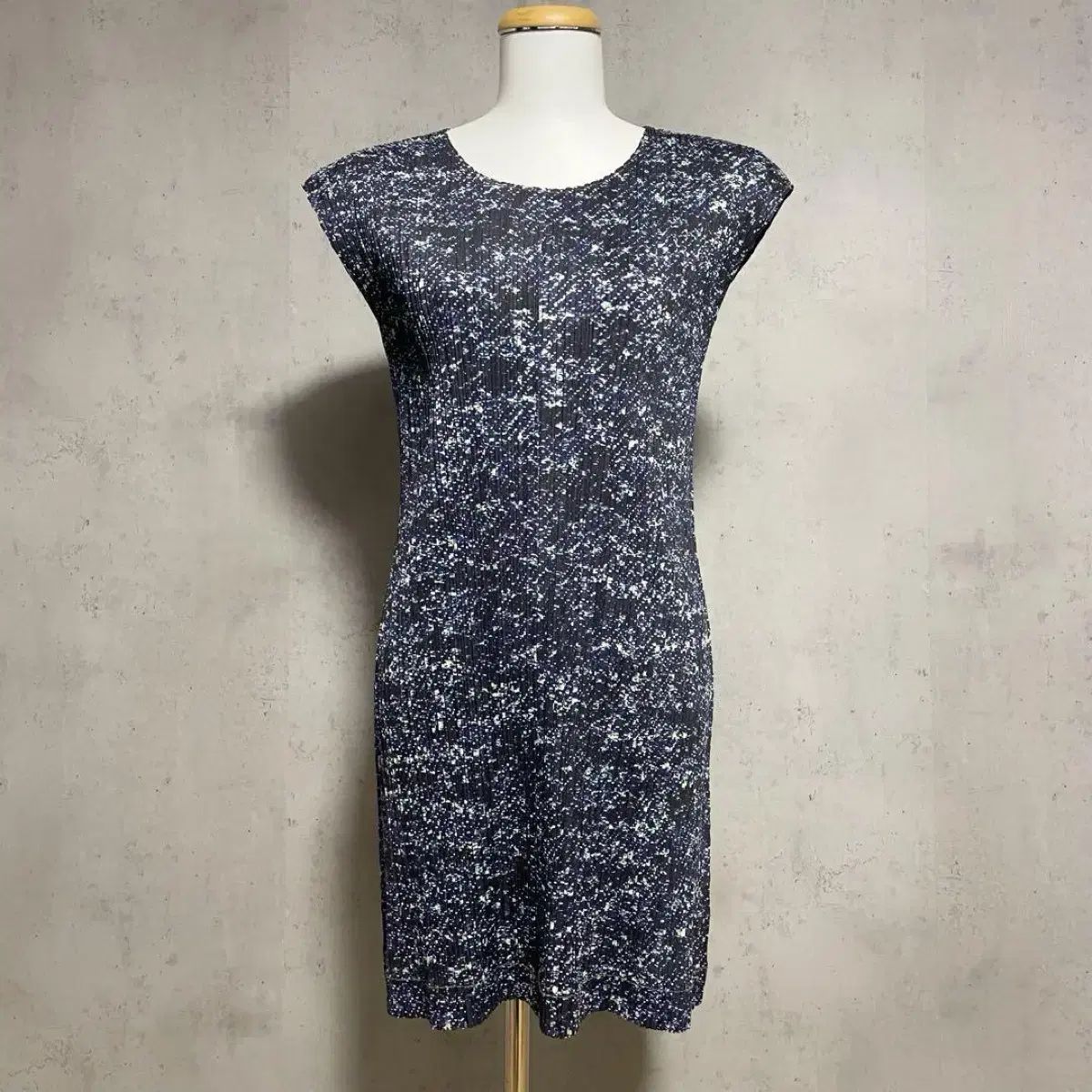 美品 プリーツ FREEZE ISSEY MIYAKE 総柄 ノースリーブシャーリング ONE PIECE