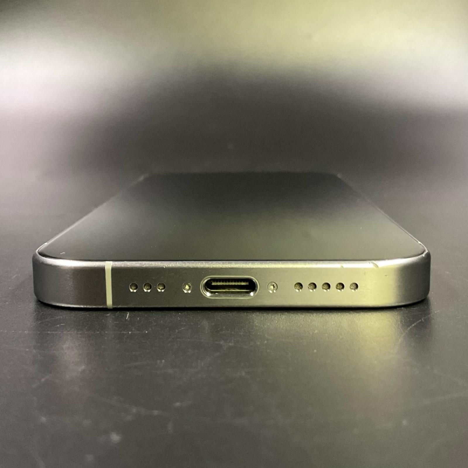 iPhone 15 Pro 256GB ホワイトSIMフリー美品 - メルカリ
