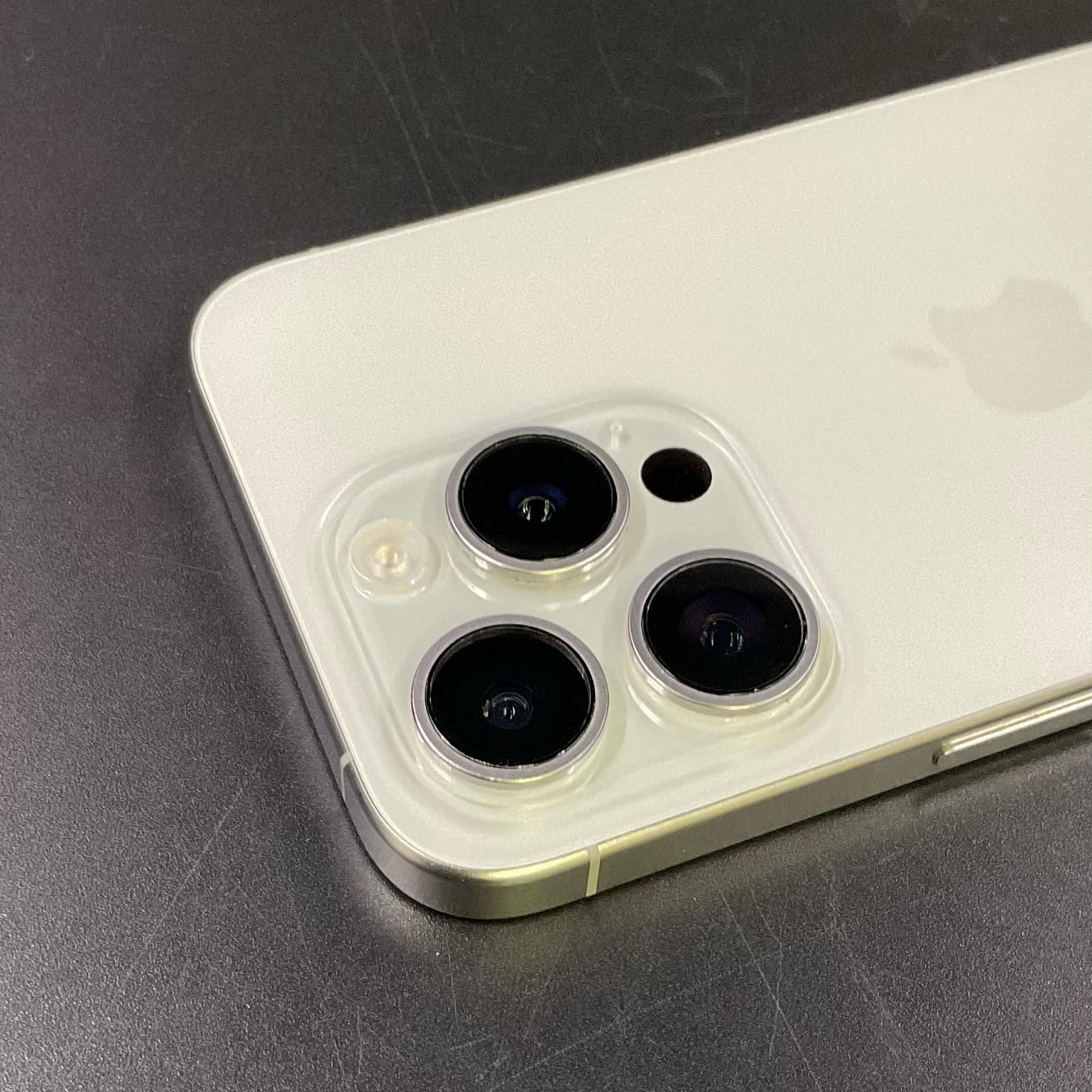 iPhone 15 Pro 256GB ホワイトSIMフリー美品 - メルカリ