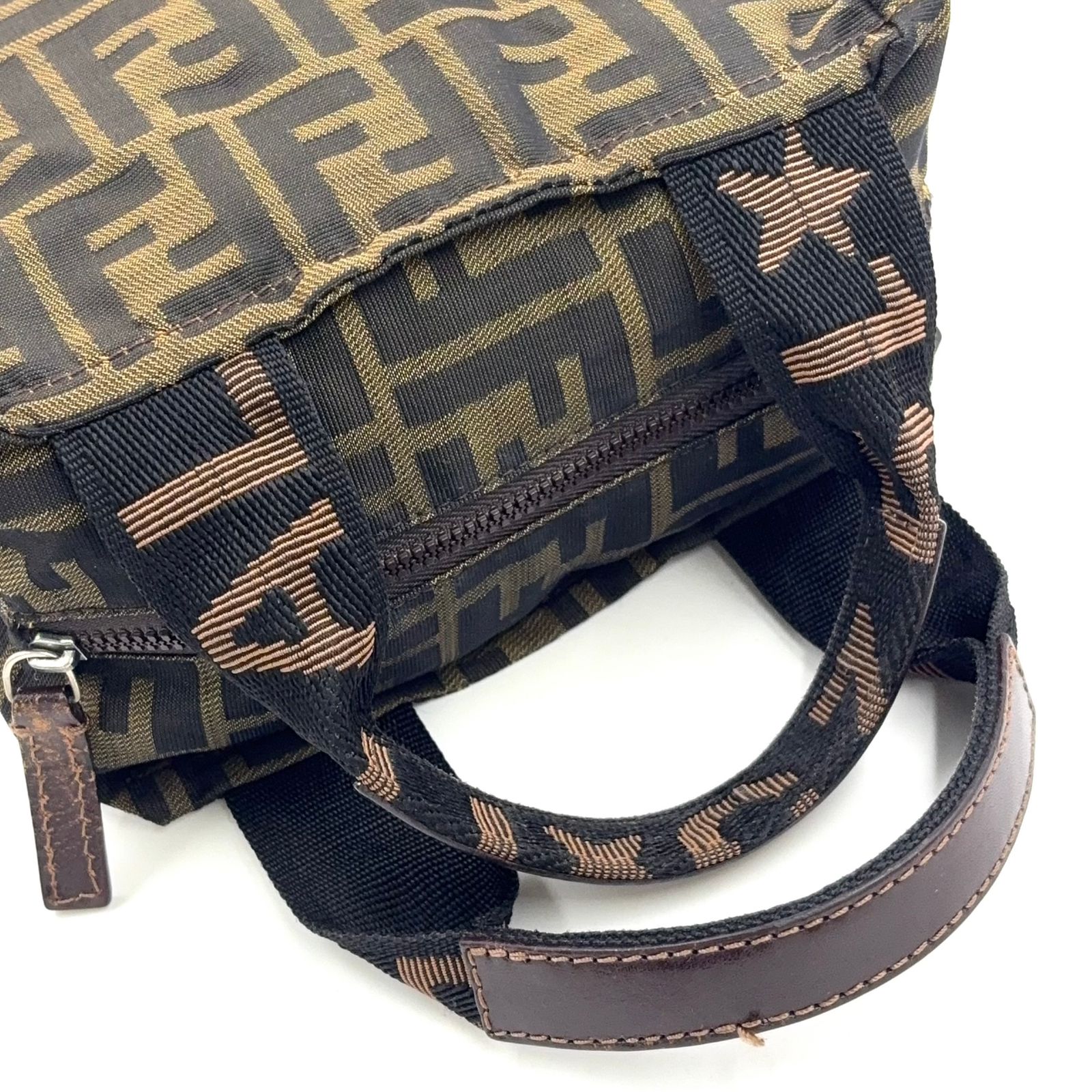 新着】FENDI ズッカ柄 レザー、ナイロンキャンバス カーキブラウン