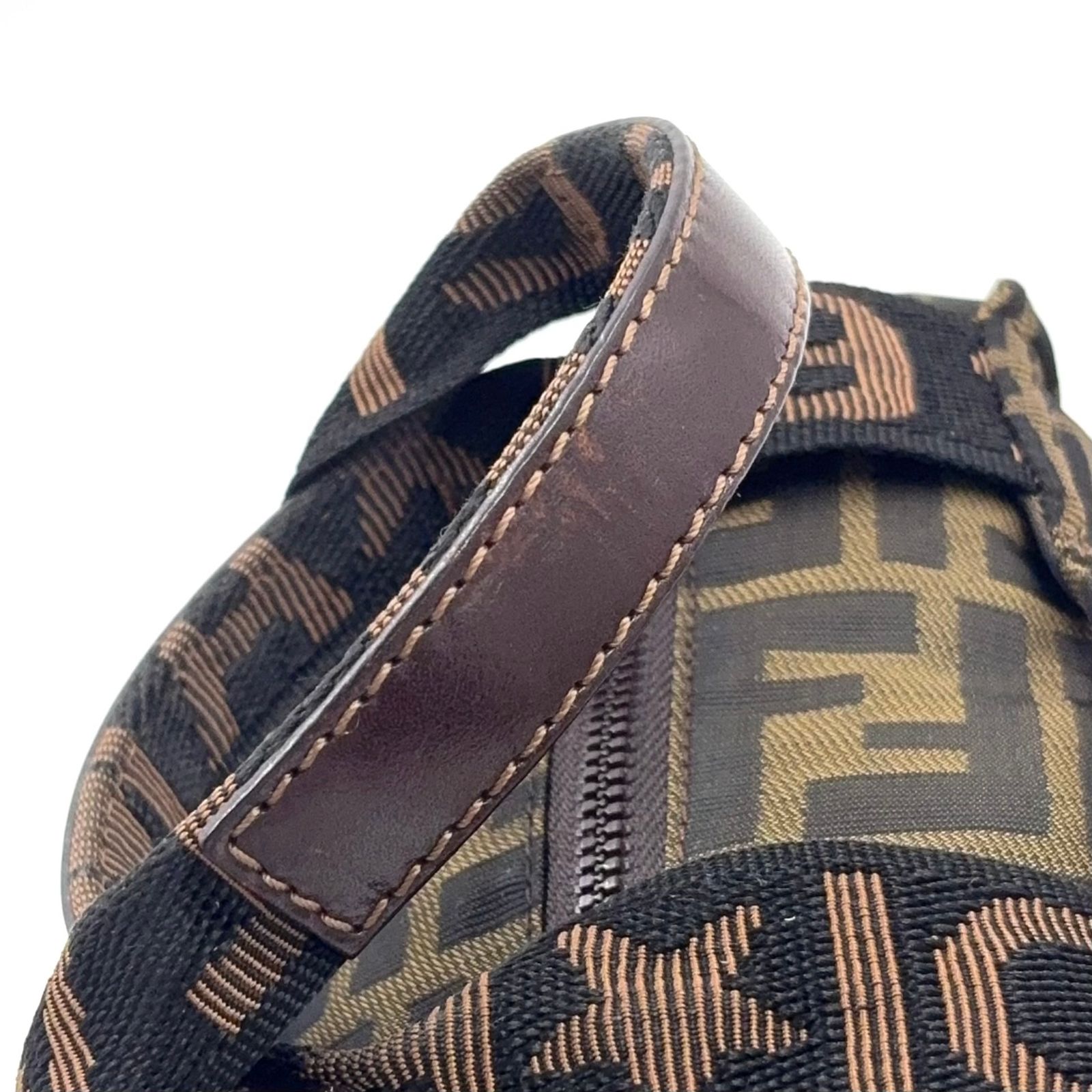 新着】FENDI ズッカ柄 レザー、ナイロンキャンバス カーキブラウン