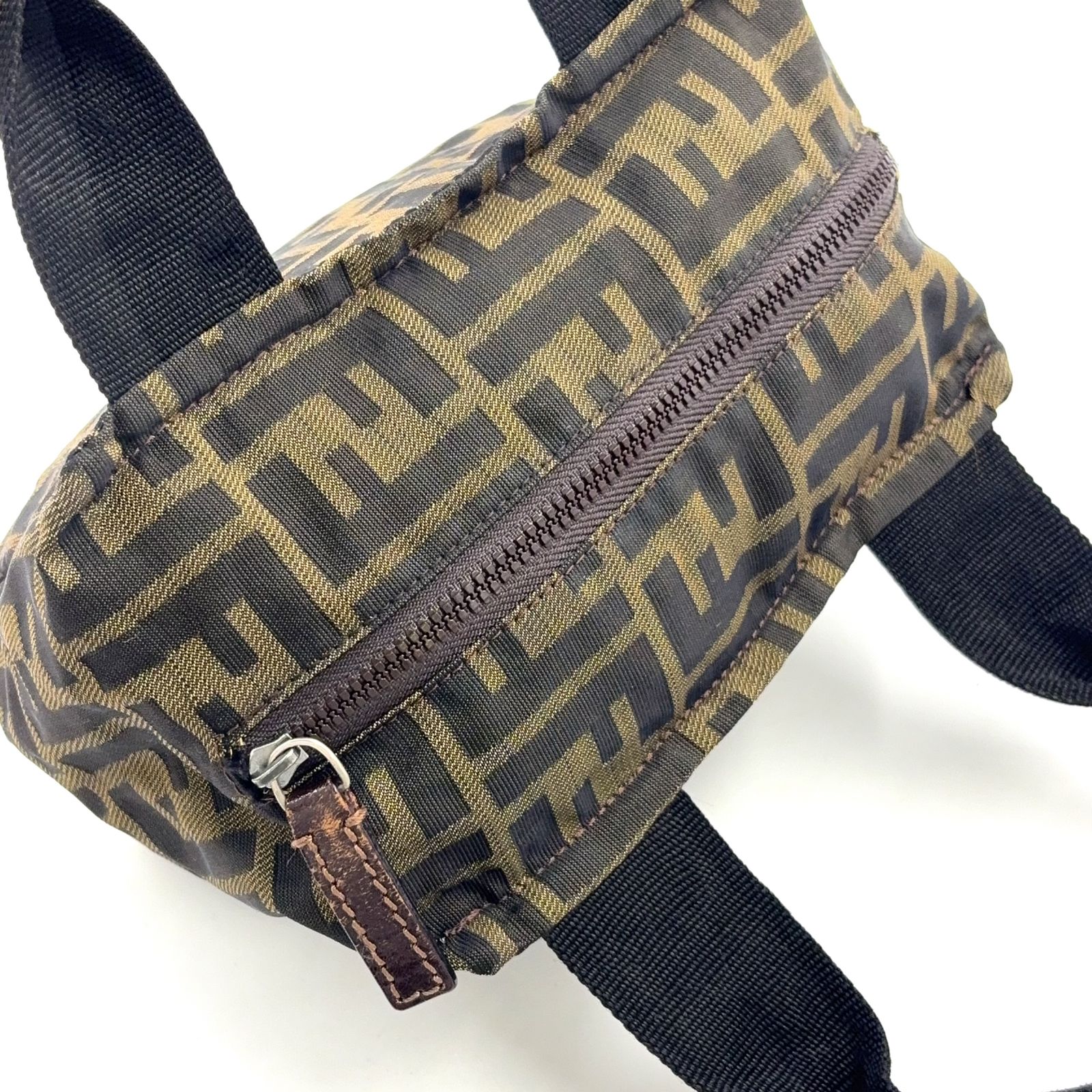 新着】FENDI ズッカ柄 レザー、ナイロンキャンバス カーキブラウン