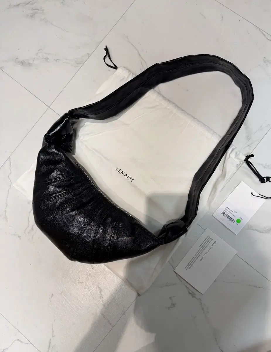 正規品 ルメール クルーアゾンバッグ スモール コーテッド ブラック 77,830円