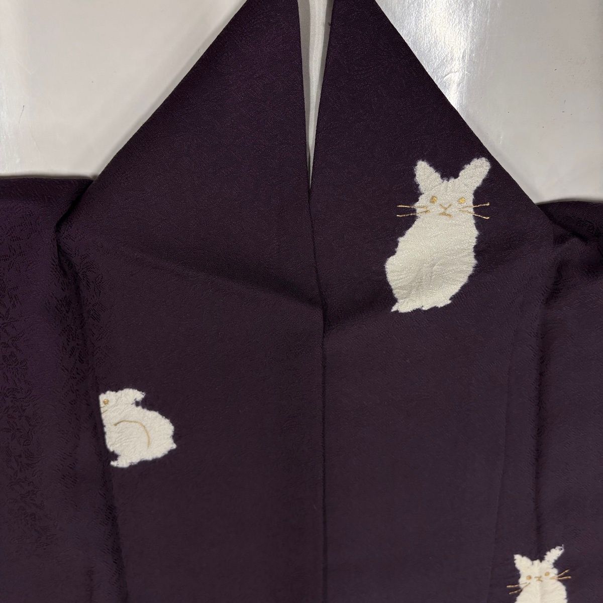 小紋 身丈164cm 裄丈68cm L 袷 うさぎ 金彩 紫 正絹 名品 【中古】 小紋 身丈164cm 裄丈68cm L 袷 うさぎ 金彩 紫 正絹 名品 【中古】