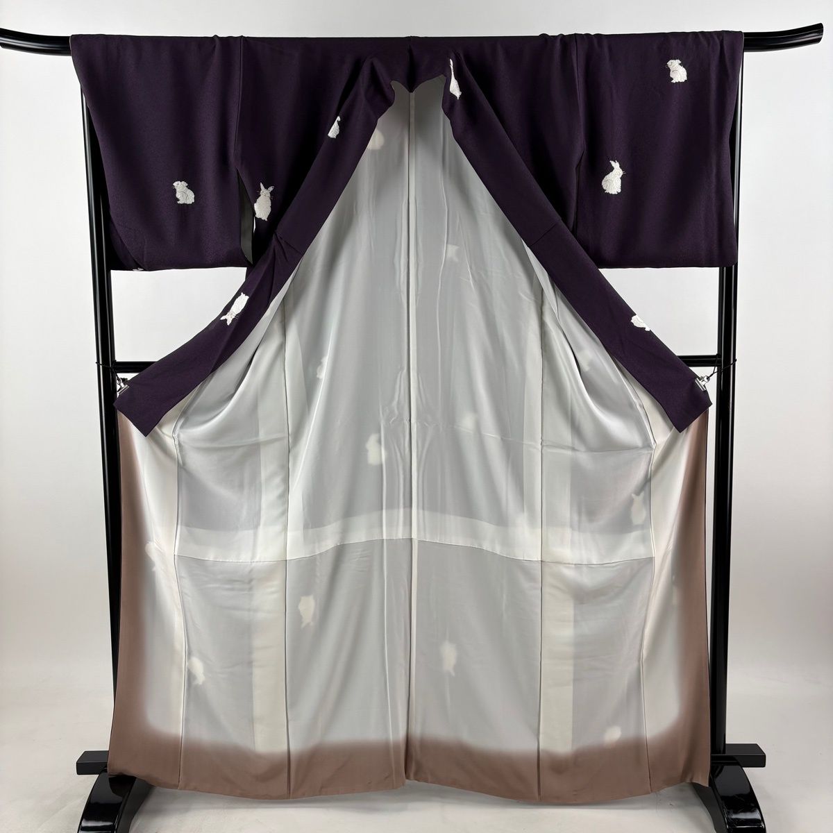 小紋 身丈164cm 裄丈68cm L 袷 うさぎ 金彩 紫 正絹 名品 【中古】 小紋 身丈164cm 裄丈68cm L 袷 うさぎ 金彩 紫 正絹 名品 【中古】