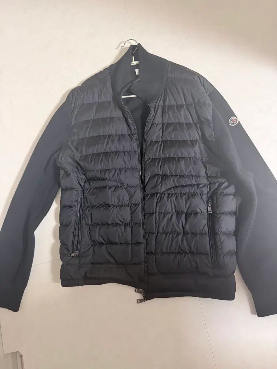 モンクレール 軽量ダウン 25年 1回着用 出品