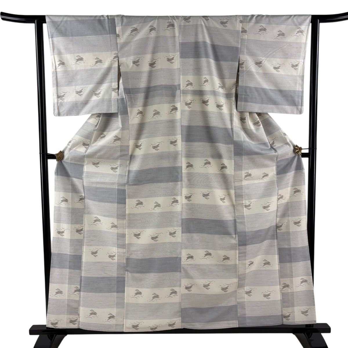 紬 身丈159cm 裄丈63cm S 単衣 兎 段縞 クリーム 正絹 秀品 【中古】